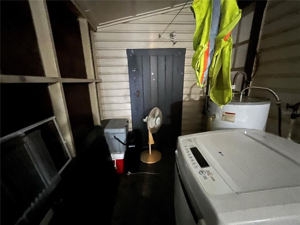 For Sale: $129,900 (2 beds, 1 baths, 1040 Square Feet)