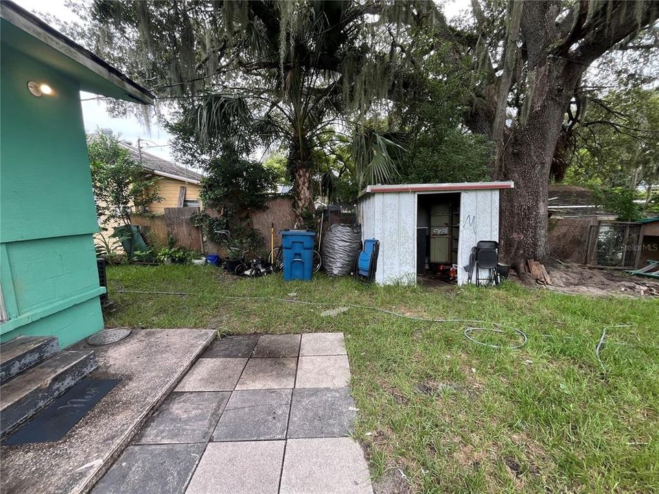 For Sale: $129,900 (2 beds, 1 baths, 1040 Square Feet)