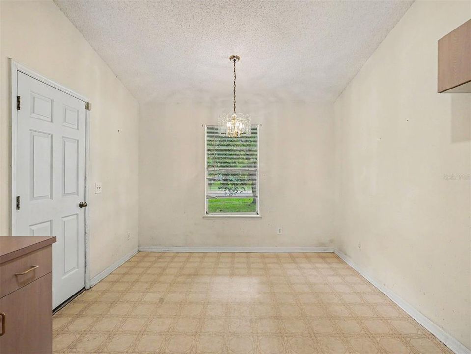 На продажу: $224,950 (3 спален, 2 ванн, 1285 Квадратных фут)