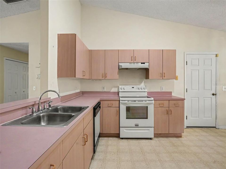 На продажу: $224,950 (3 спален, 2 ванн, 1285 Квадратных фут)