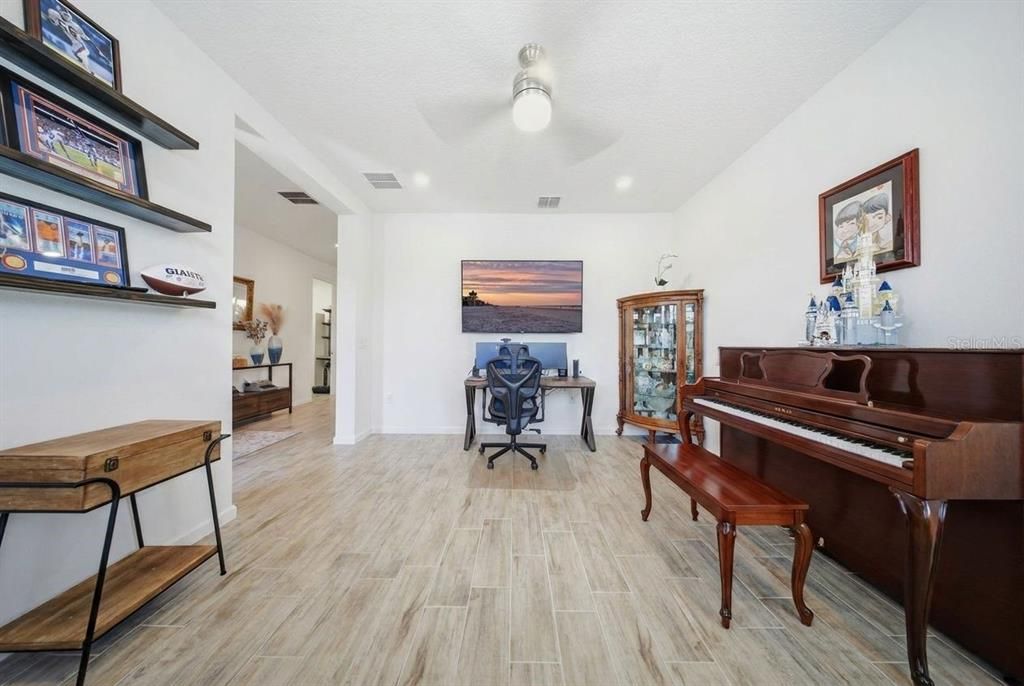 For Sale: $549,900 (4 beds, 3 baths, 2356 Square Feet)
