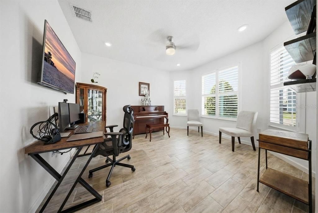For Sale: $549,900 (4 beds, 3 baths, 2356 Square Feet)