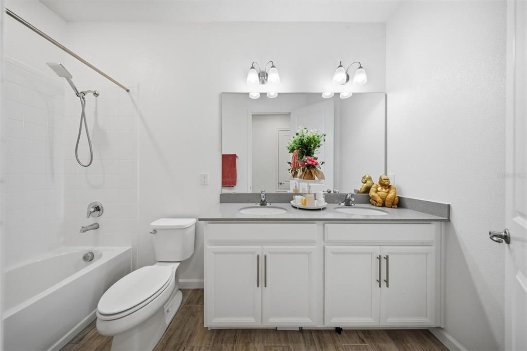 For Sale: $549,900 (4 beds, 3 baths, 2356 Square Feet)