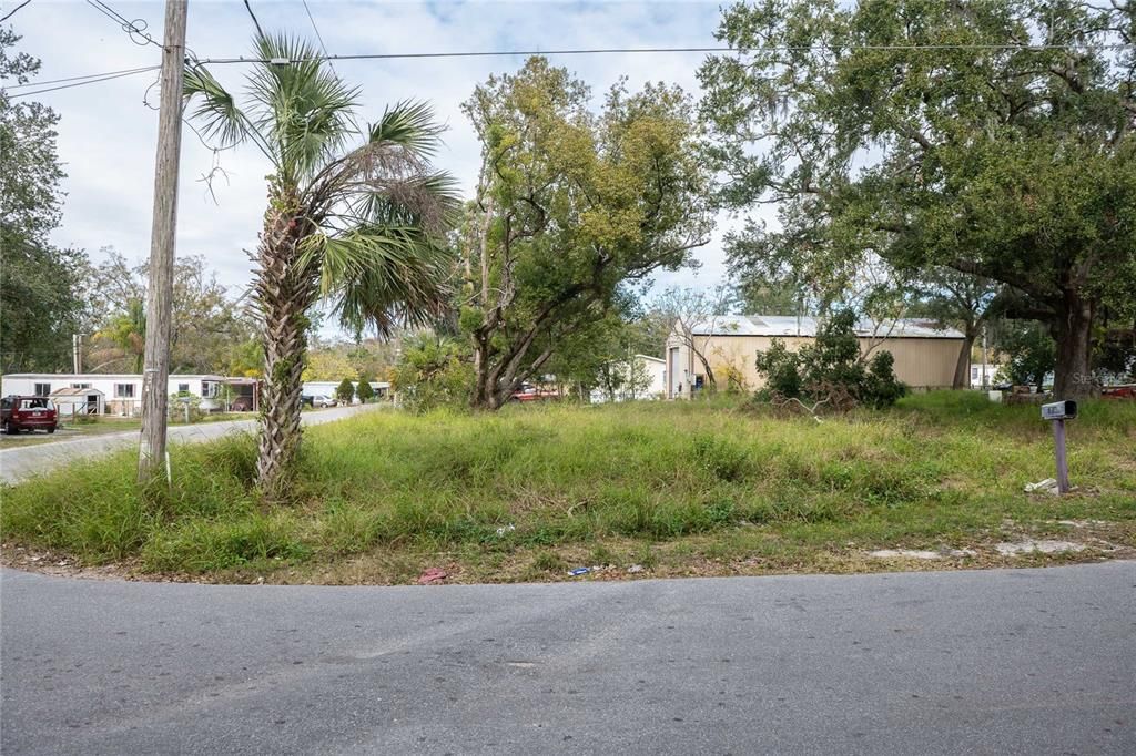 На продажу: $39,000 (0.16 acres)