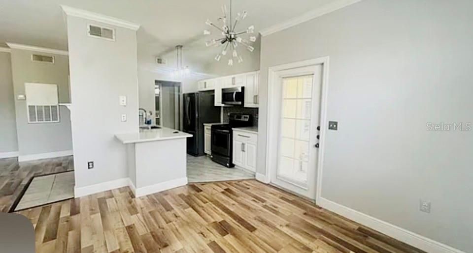 For Sale: $175,999 (1 beds, 1 baths, 854 Square Feet)