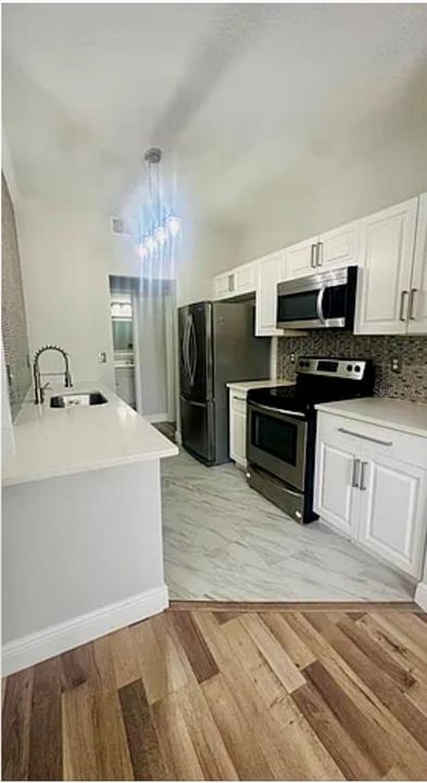 For Sale: $175,999 (1 beds, 1 baths, 854 Square Feet)
