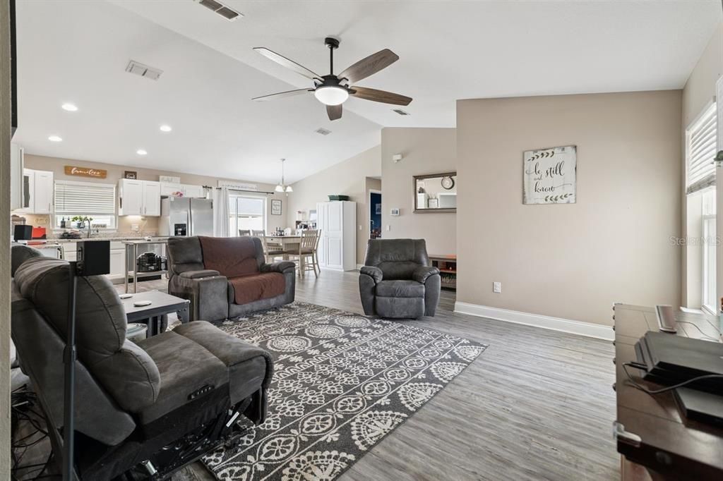 For Sale: $267,500 (3 beds, 2 baths, 1334 Square Feet)