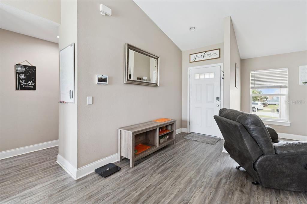 For Sale: $267,500 (3 beds, 2 baths, 1334 Square Feet)