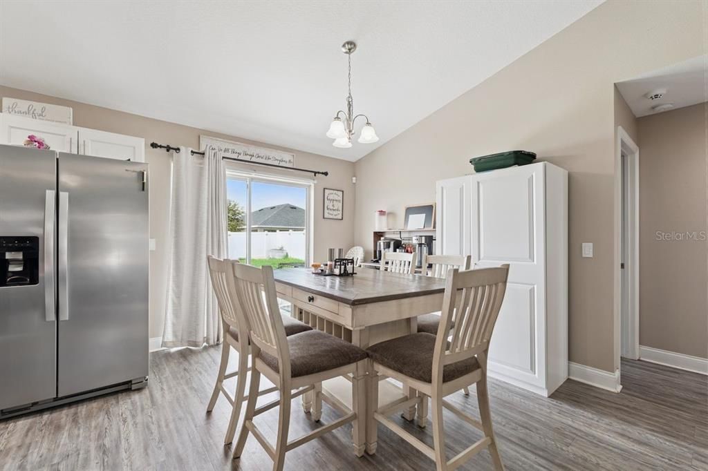 For Sale: $267,500 (3 beds, 2 baths, 1334 Square Feet)