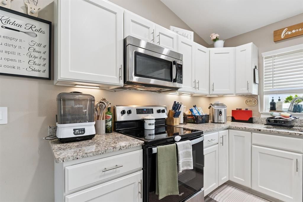 For Sale: $267,500 (3 beds, 2 baths, 1334 Square Feet)