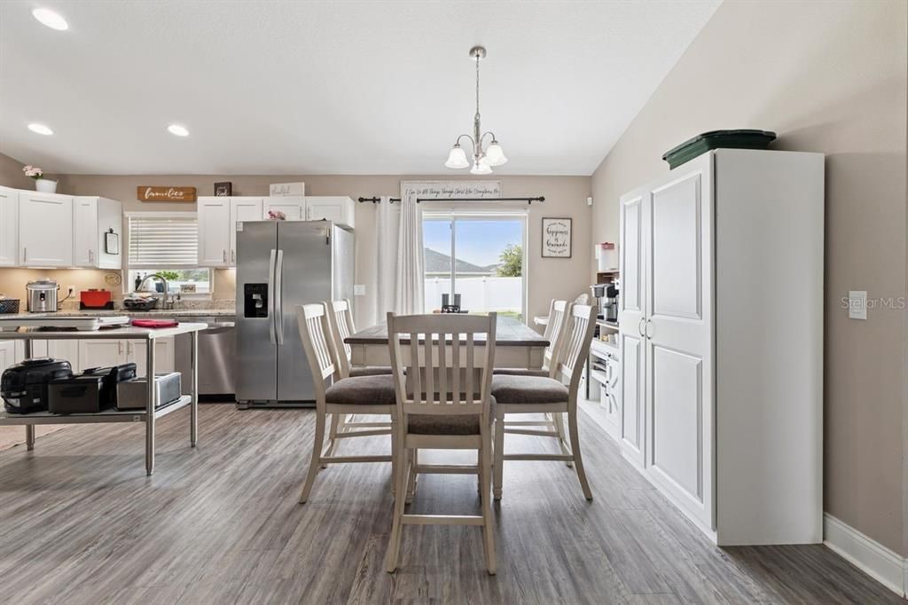 For Sale: $267,500 (3 beds, 2 baths, 1334 Square Feet)