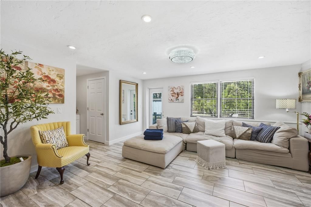 For Sale: $584,900 (3 beds, 3 baths, 1605 Square Feet)