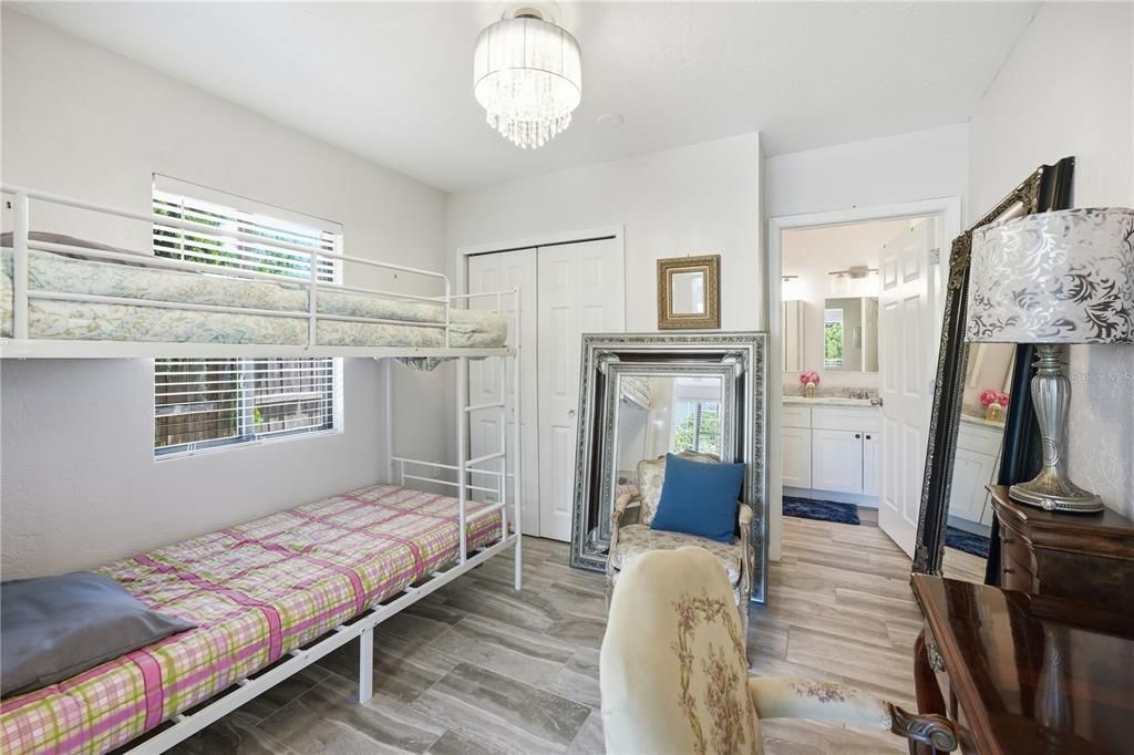 For Sale: $584,900 (3 beds, 3 baths, 1605 Square Feet)