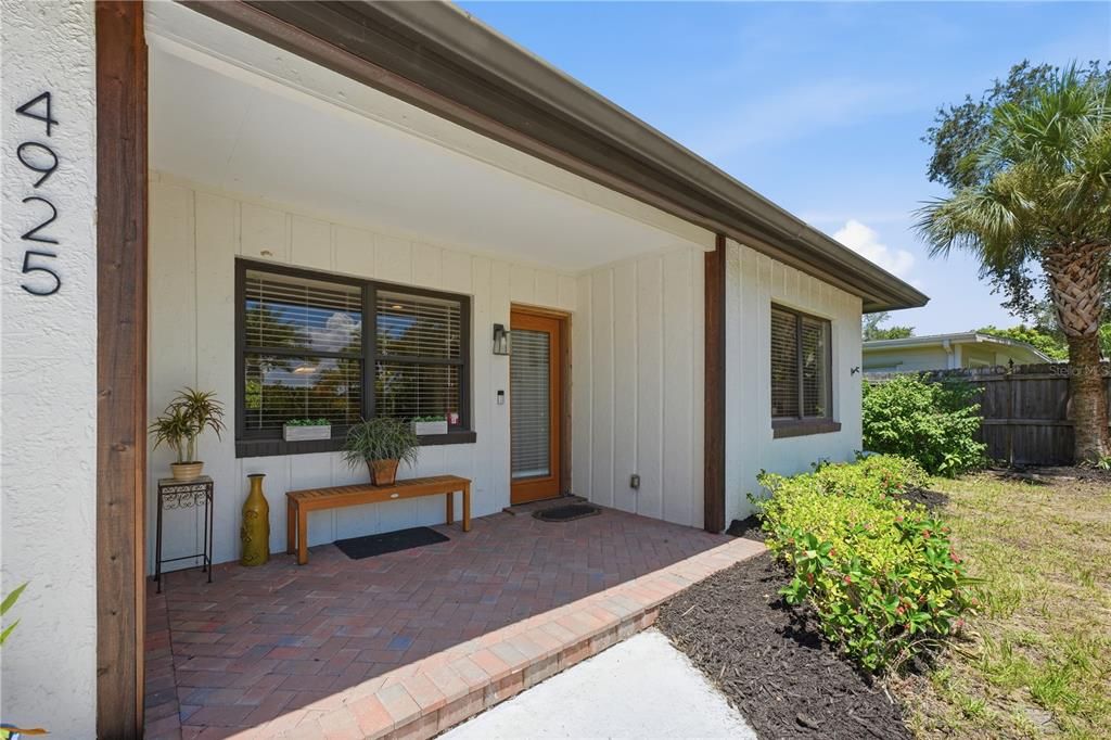 For Sale: $584,900 (3 beds, 3 baths, 1605 Square Feet)