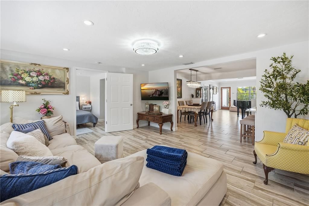 For Sale: $584,900 (3 beds, 3 baths, 1605 Square Feet)