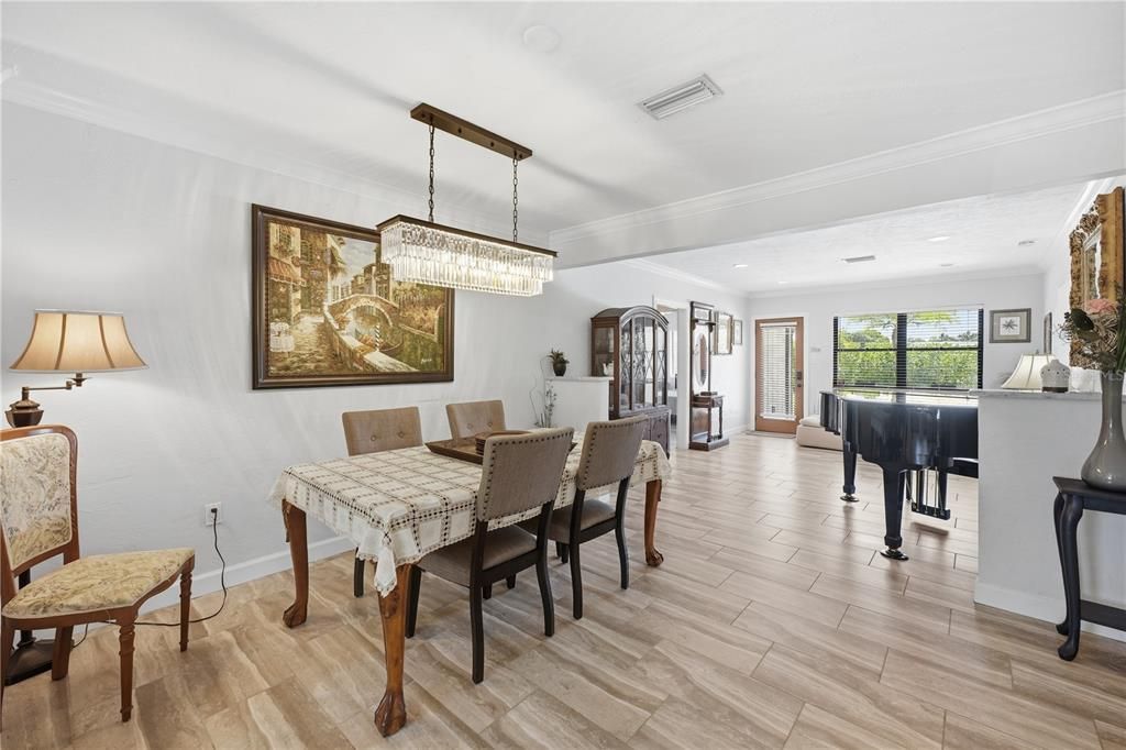 For Sale: $584,900 (3 beds, 3 baths, 1605 Square Feet)
