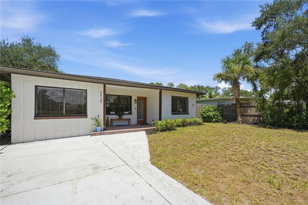 For Sale: $584,900 (3 beds, 3 baths, 1605 Square Feet)