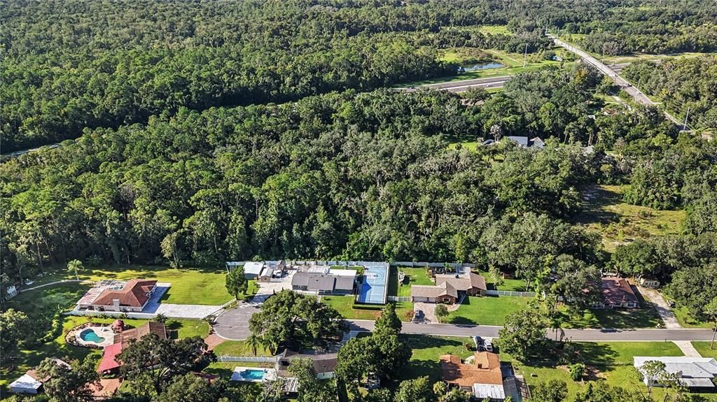 待售: $1,750,000 (15.04 acres)