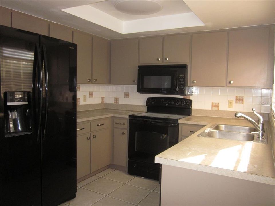 For Rent: $2,100 (3 beds, 2 baths, 1405 Square Feet)