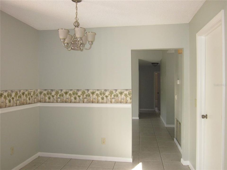 For Rent: $2,100 (3 beds, 2 baths, 1405 Square Feet)