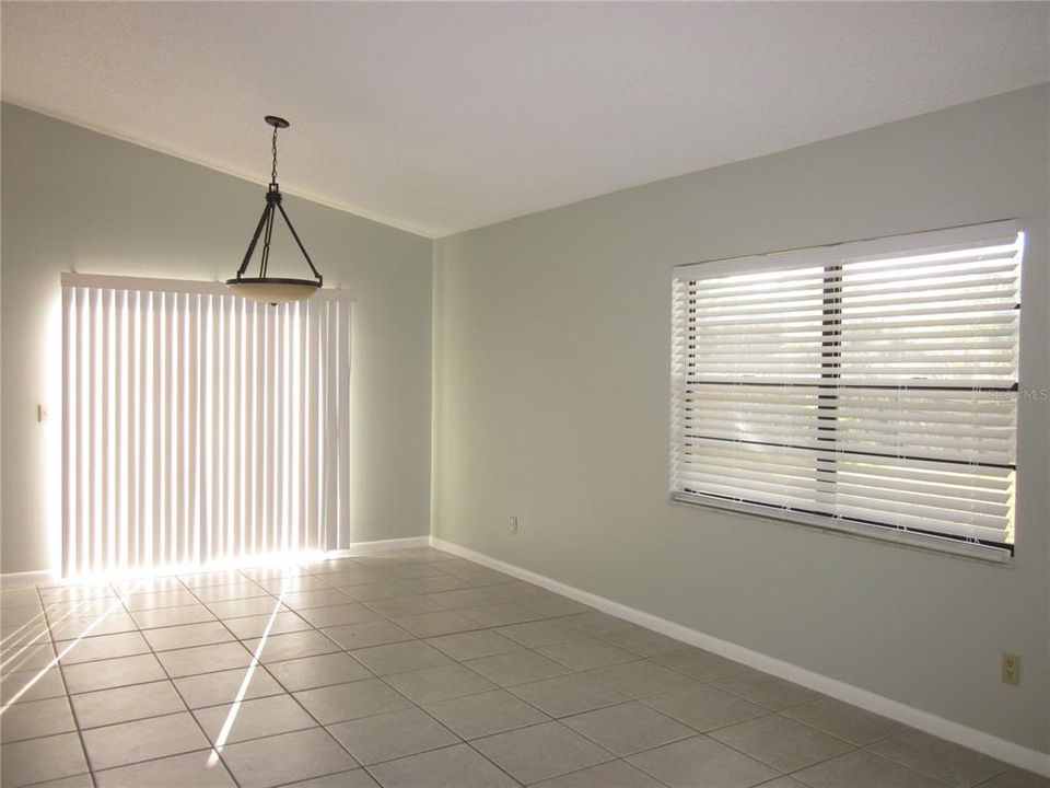 For Rent: $2,100 (3 beds, 2 baths, 1405 Square Feet)