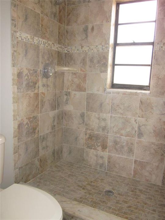 For Rent: $2,100 (3 beds, 2 baths, 1405 Square Feet)