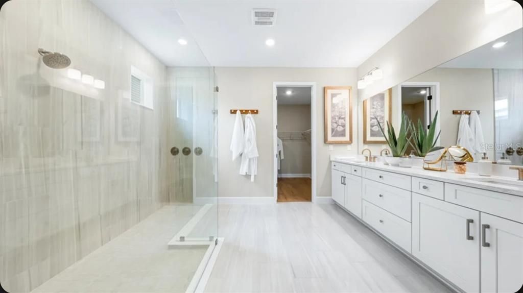 For Sale: $758,999 (5 beds, 4 baths, 3835 Square Feet)