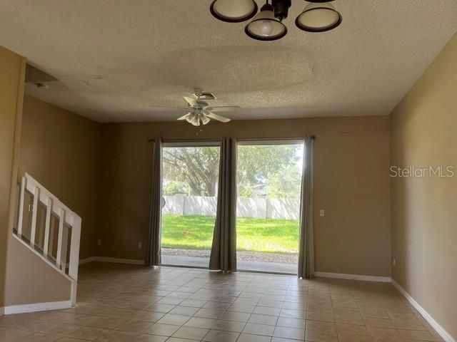 En Venta: $270,000 (3 camas, 2 baños, 1411 Pies cuadrados)