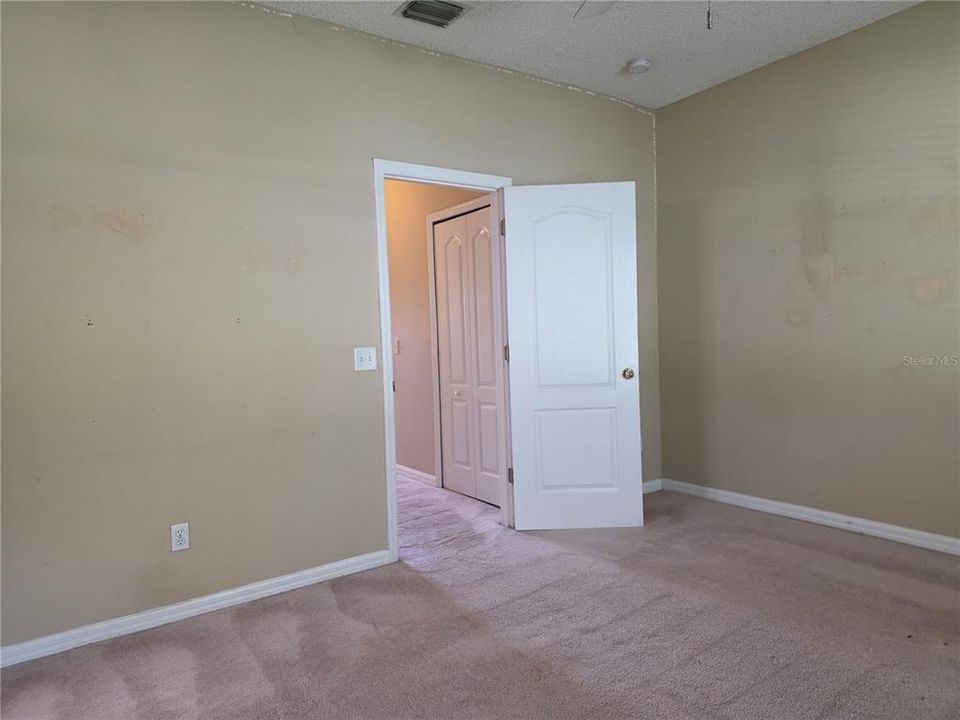 En Venta: $270,000 (3 camas, 2 baños, 1411 Pies cuadrados)