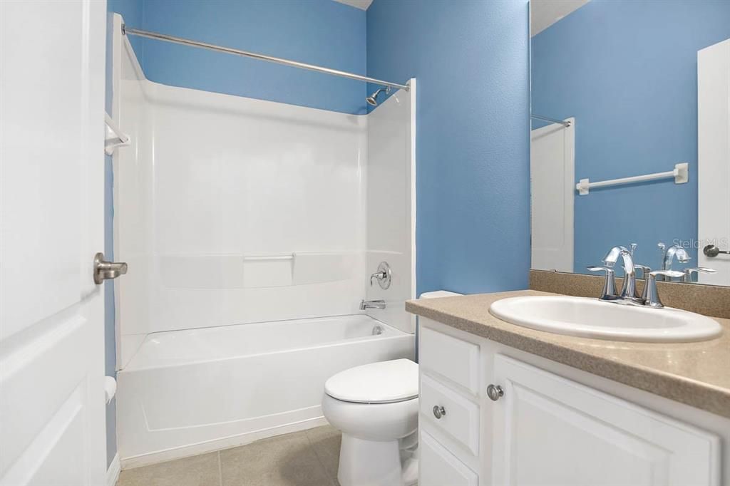 For Rent: $2,600 (3 beds, 2 baths, 1977 Square Feet)