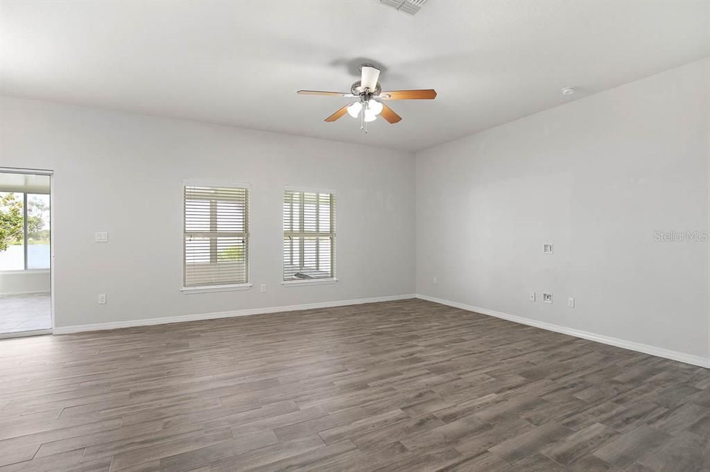 For Rent: $2,600 (3 beds, 2 baths, 1977 Square Feet)