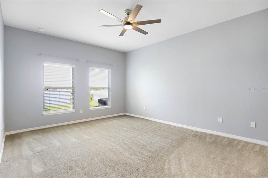For Rent: $2,600 (3 beds, 2 baths, 1977 Square Feet)