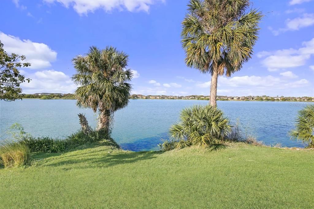 For Rent: $2,600 (3 beds, 2 baths, 1977 Square Feet)
