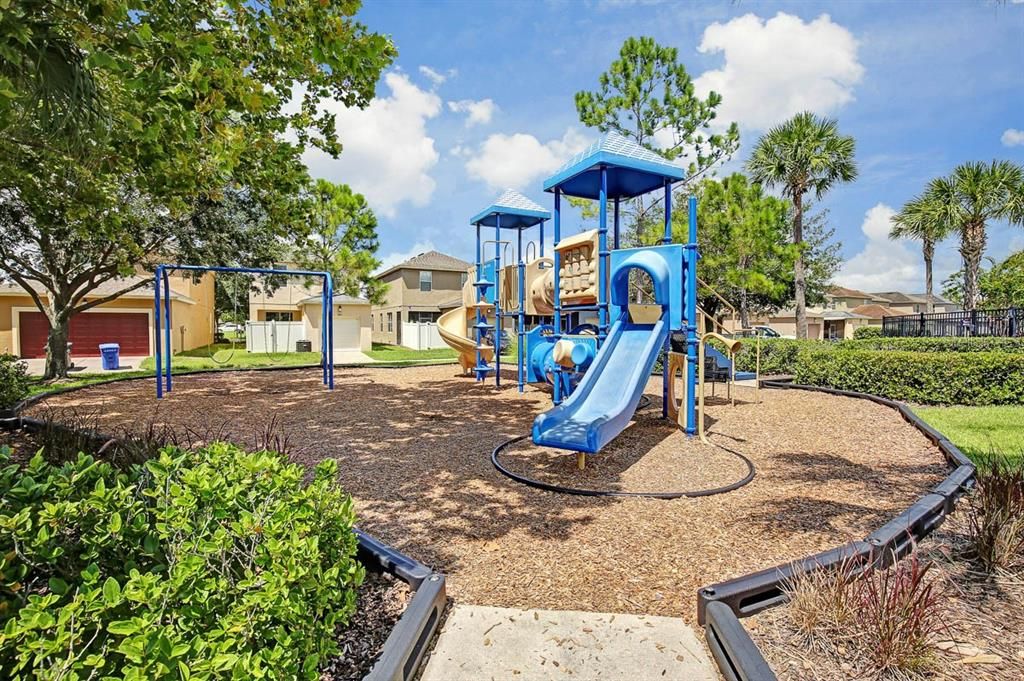 For Rent: $2,600 (3 beds, 2 baths, 1977 Square Feet)