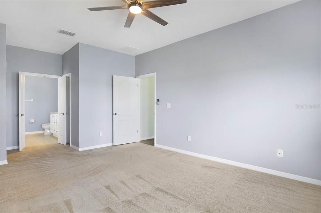 For Rent: $2,600 (3 beds, 2 baths, 1977 Square Feet)