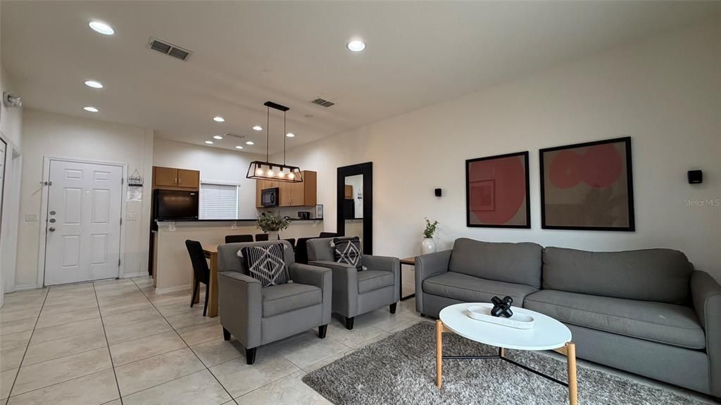 For Rent: $2,050 (2 beds, 2 baths, 1161 Square Feet)