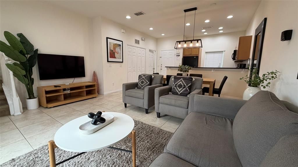 For Rent: $2,050 (2 beds, 2 baths, 1161 Square Feet)