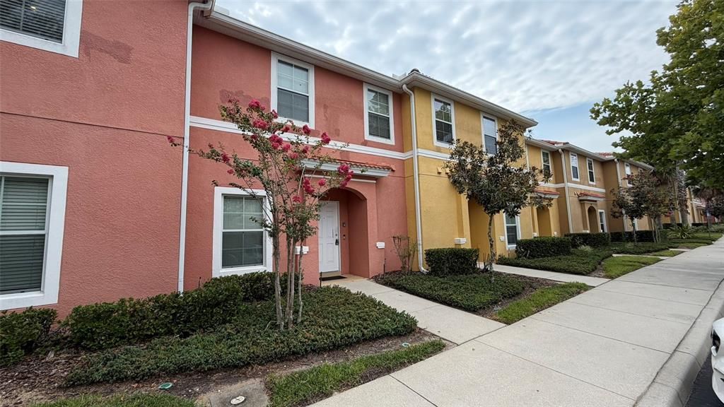 For Rent: $2,050 (2 beds, 2 baths, 1161 Square Feet)