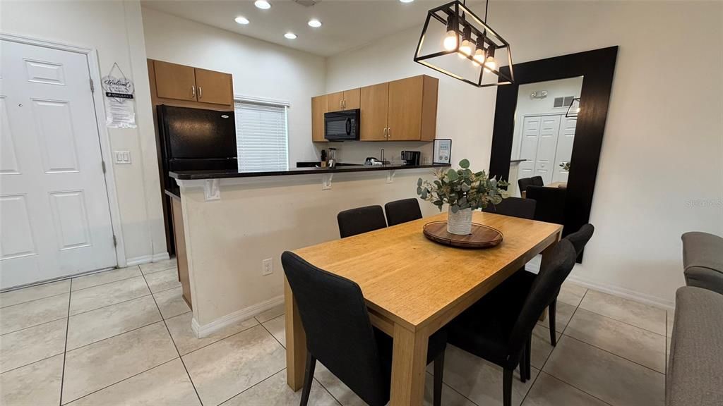 For Rent: $2,050 (2 beds, 2 baths, 1161 Square Feet)
