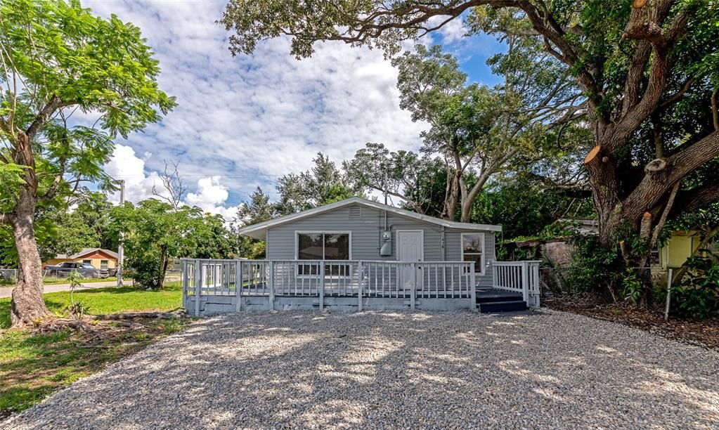 For Sale: $199,000 (3 beds, 1 baths, 890 Square Feet)