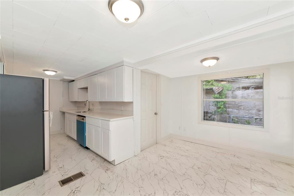 For Sale: $199,000 (3 beds, 1 baths, 890 Square Feet)
