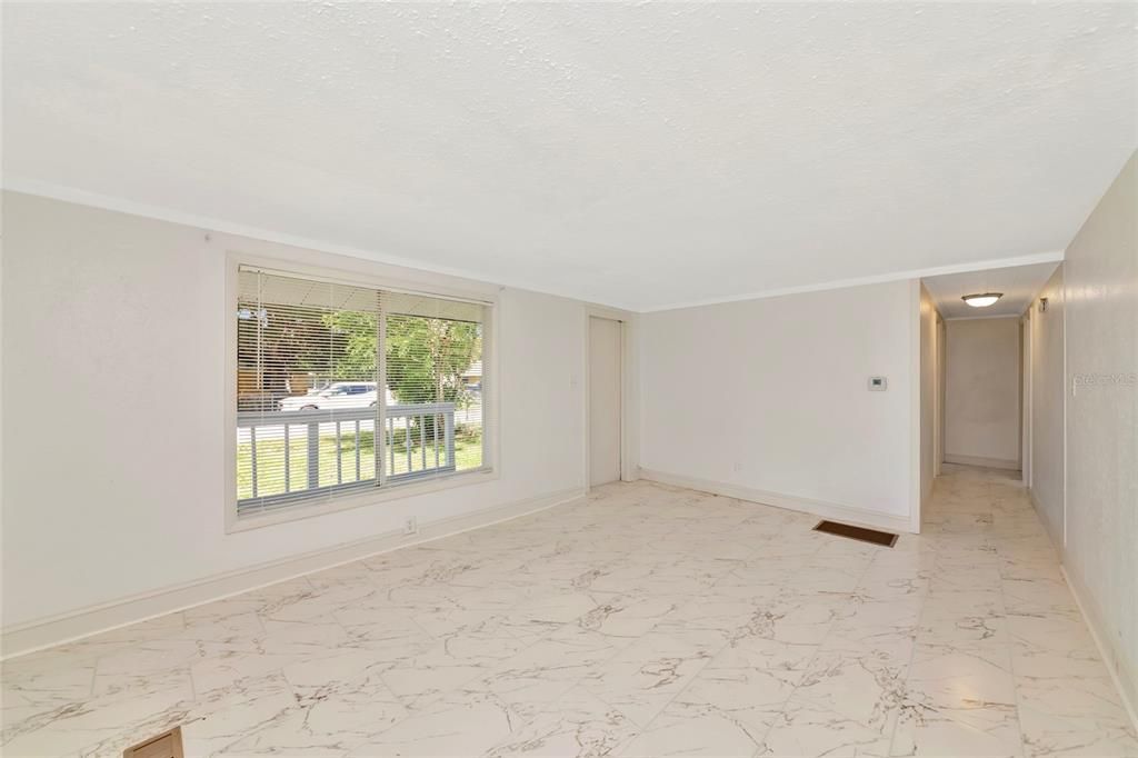 For Sale: $199,000 (3 beds, 1 baths, 890 Square Feet)