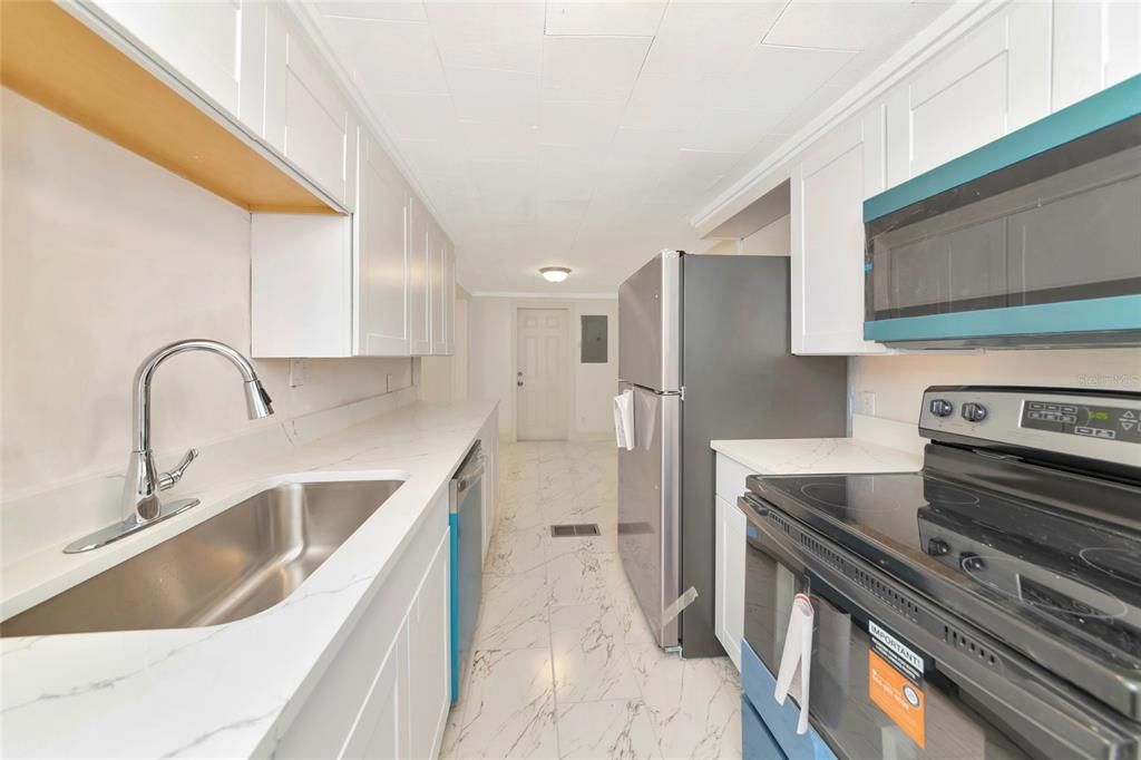 For Sale: $199,000 (3 beds, 1 baths, 890 Square Feet)