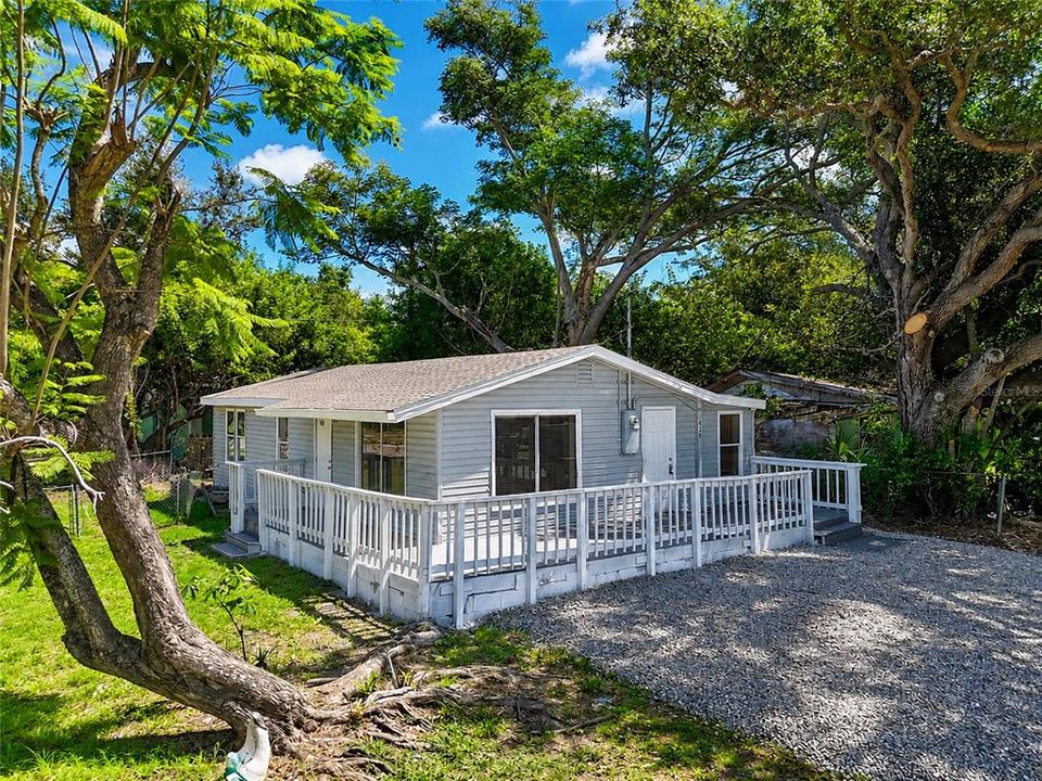 For Sale: $199,000 (3 beds, 1 baths, 890 Square Feet)