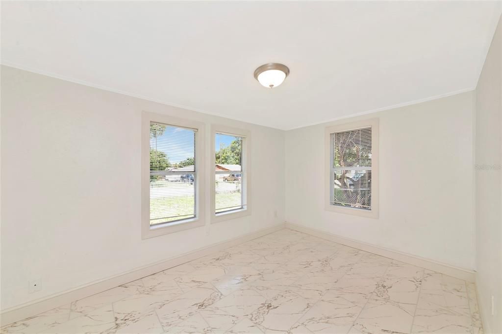 For Sale: $199,000 (3 beds, 1 baths, 890 Square Feet)