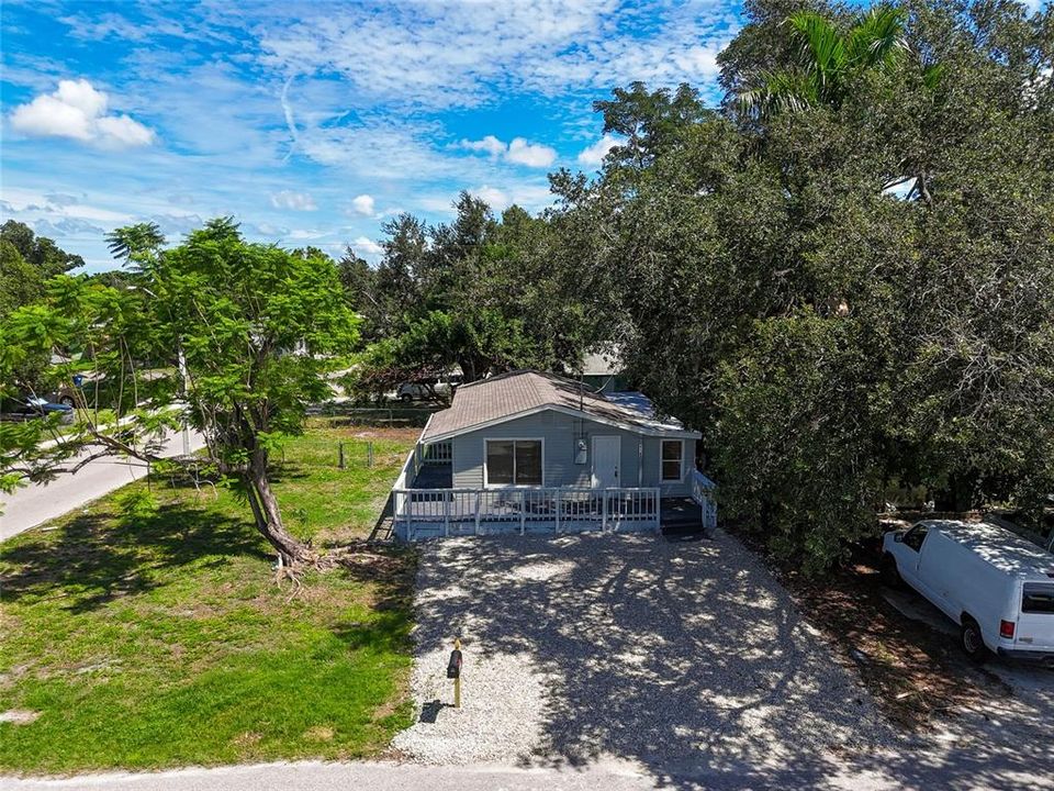 For Sale: $199,000 (3 beds, 1 baths, 890 Square Feet)