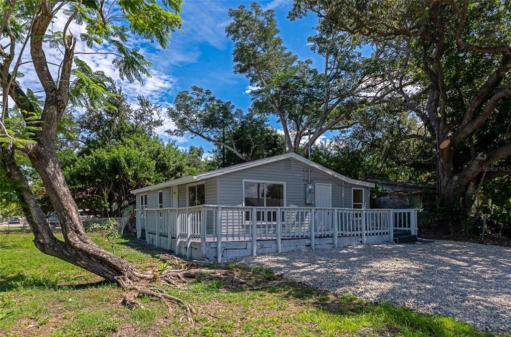 For Sale: $199,000 (3 beds, 1 baths, 890 Square Feet)
