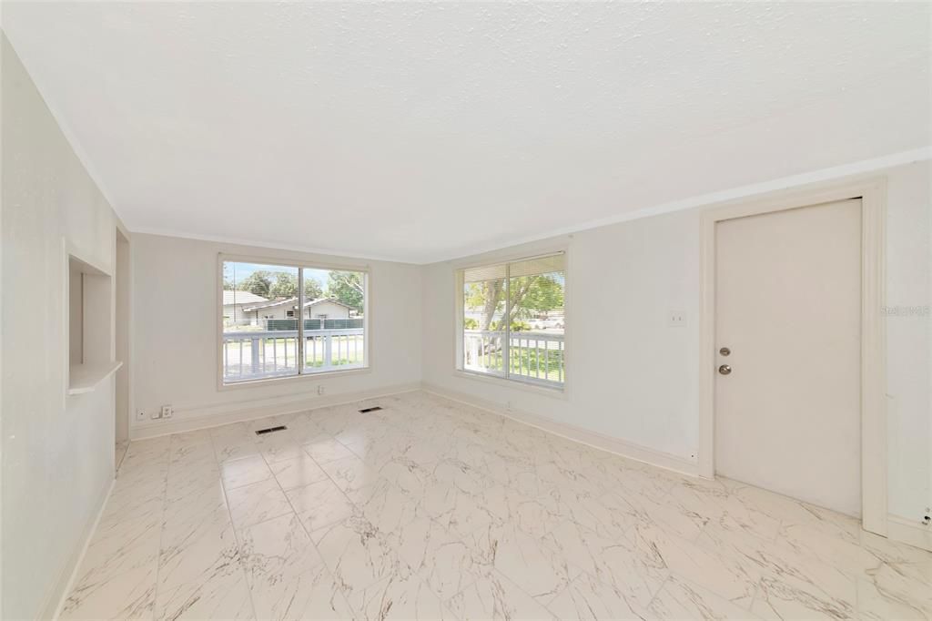 For Sale: $199,000 (3 beds, 1 baths, 890 Square Feet)