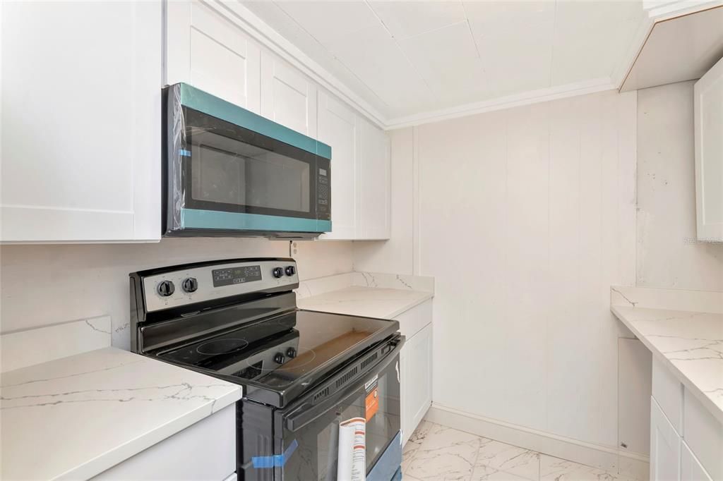 For Sale: $199,000 (3 beds, 1 baths, 890 Square Feet)