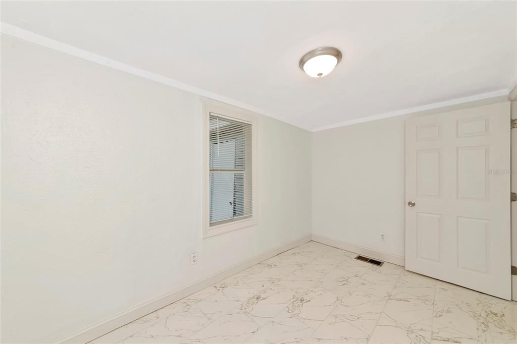 For Sale: $199,000 (3 beds, 1 baths, 890 Square Feet)